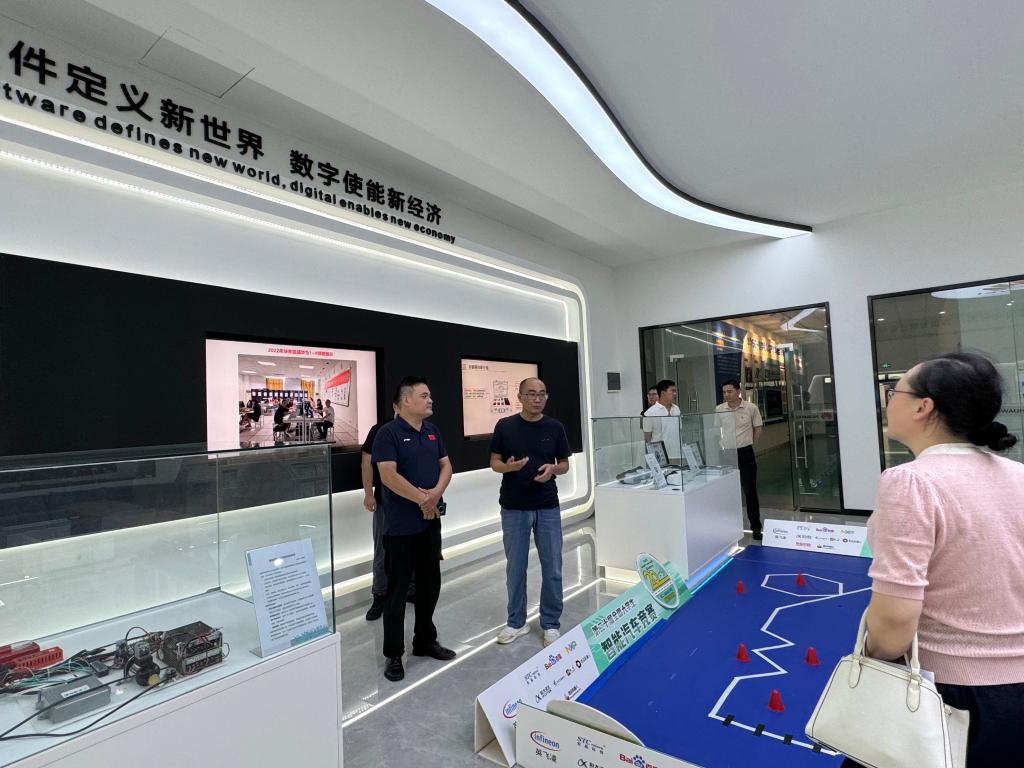 565B52CEB32F3E0CF5A674D2F3ED2FCC